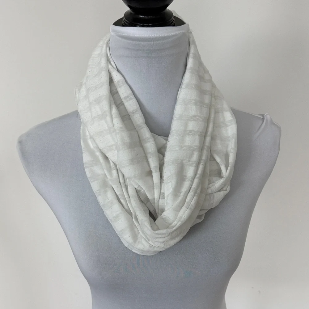 White Infinity‎ Scarf